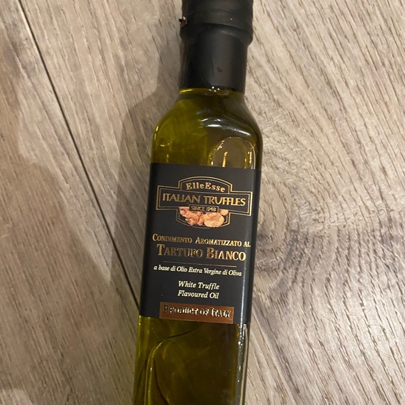 Truffle oil - Picture 1 of 2